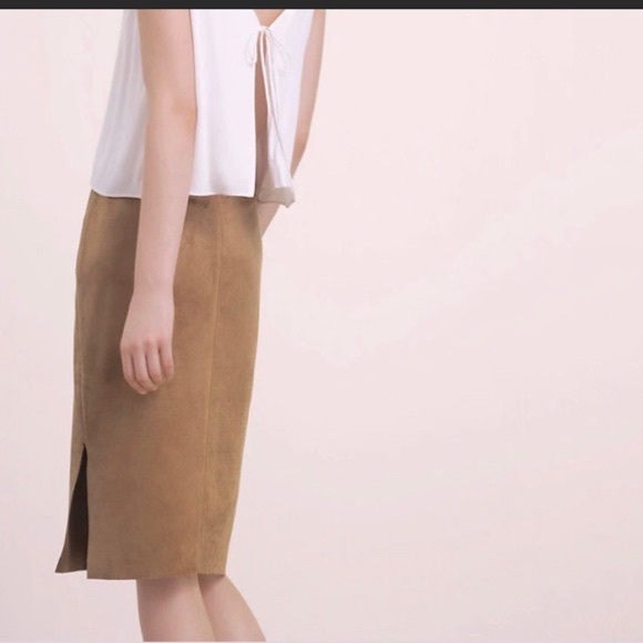 Aritzia wilfred suede lis skirt. Size 00. - Picture 4 of 5